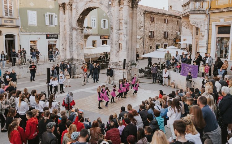 Christmas show dance – Plesna udruga Sense & dance