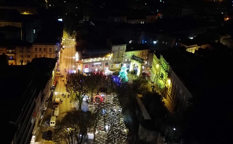 Advent u Puli – Dolazak Djeda Mraza, žive jaslice, prijenos utakmice, Nipplepeople i Antitodor