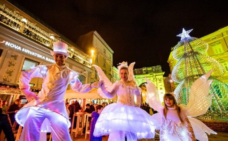 Martiniuss Cirkus – Svjetleći hodači na štulama