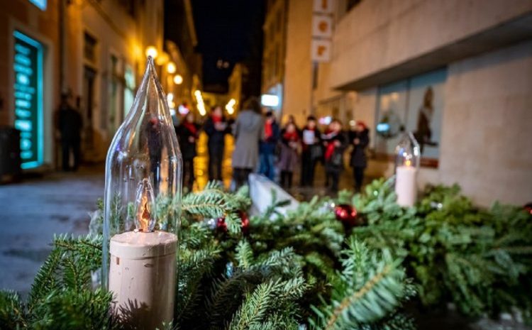 Paljenje adventske svijeće